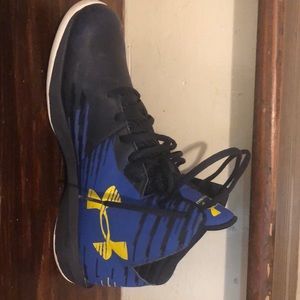 Youth basketball sneaker